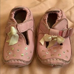 Stride Rite. GUC. Size 2. Super cute shoes!